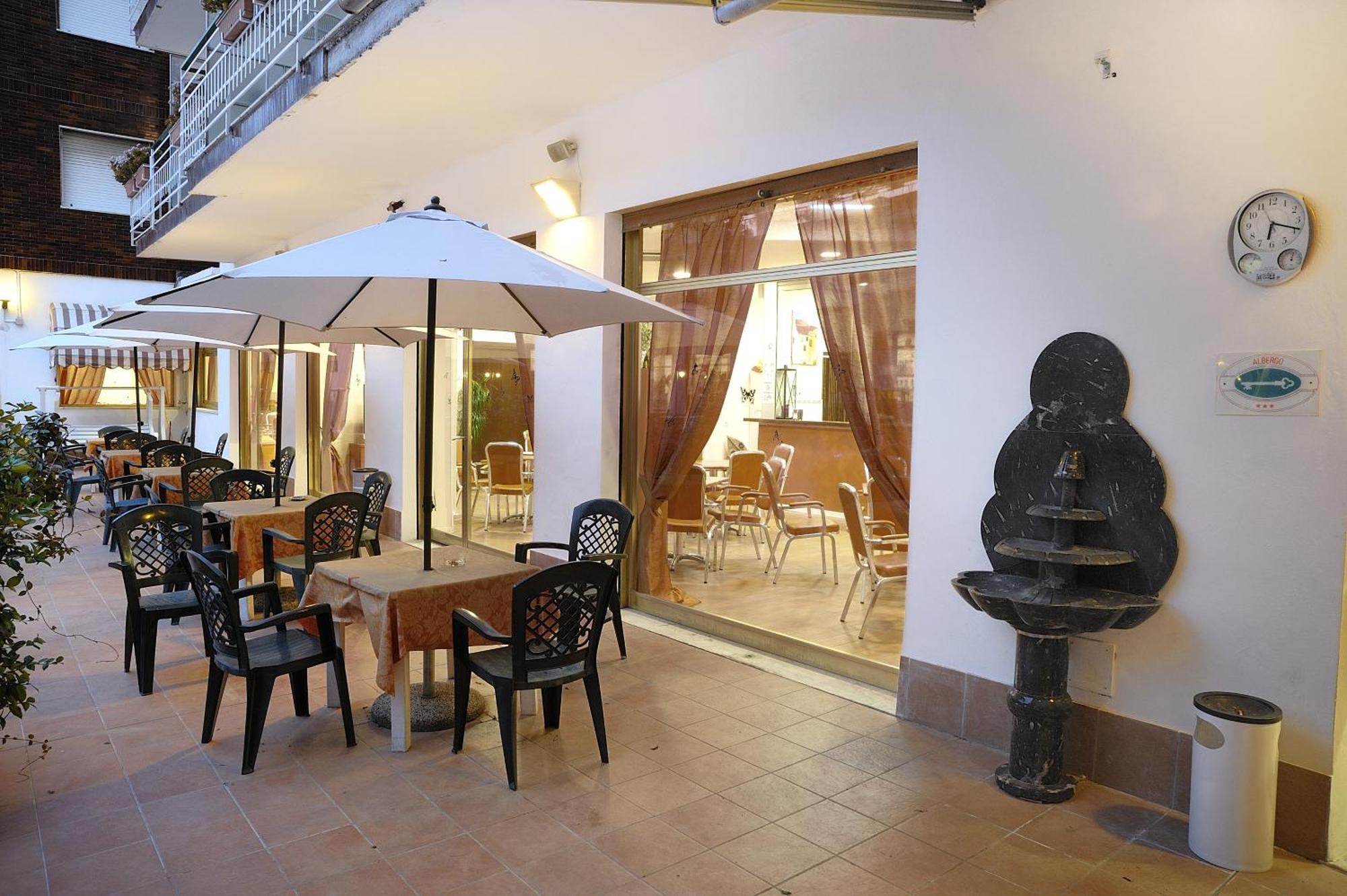 Hotel Arma Ristorante 아르마 디 타지아 외부 사진